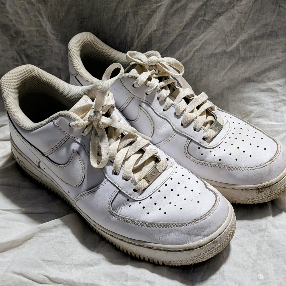 Classic White Nike AF1s